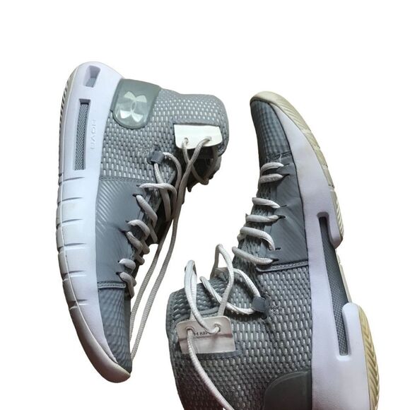 Under Armour ladies size 8 basketball shoes excellent condition - Picture 2 of 5